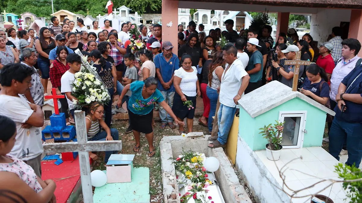 939274_Funeral Niña Aitana-6_impreso